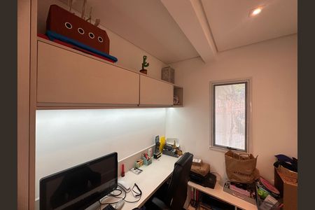 Casa de condomínio à venda com 240m², 4 quartos e 3 vagas Casa de condomínio à venda com 240m², 4 quartos e 3 vagasEscritório