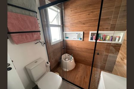 Casa de condomínio à venda com 240m², 4 quartos e 3 vagas Casa de condomínio à venda com 240m², 4 quartos e 3 vagasBanheiro suíte