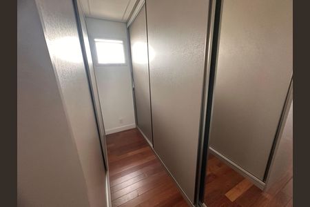 Casa de condomínio à venda com 240m², 4 quartos e 3 vagas Casa de condomínio à venda com 240m², 4 quartos e 3 vagasQuarto 4