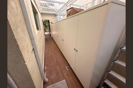 Casa de condomínio à venda com 240m², 4 quartos e 3 vagas
