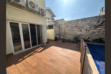 Casa de condomínio à venda com 240m², 4 quartos e 3 vagas Casa de condomínio à venda com 240m², 4 quartos e 3 vagasPiscina