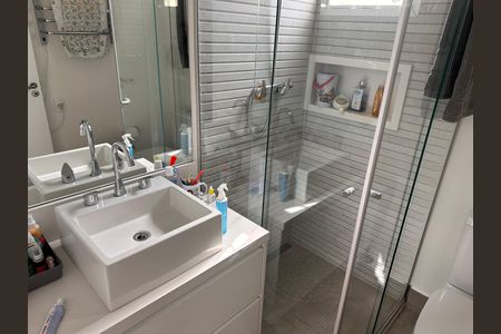 Casa de condomínio à venda com 240m², 4 quartos e 3 vagas Casa de condomínio à venda com 240m², 4 quartos e 3 vagasBanheiro social