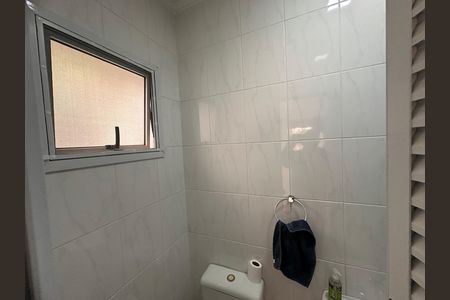 Casa de condomínio à venda com 240m², 4 quartos e 3 vagas Casa de condomínio à venda com 240m², 4 quartos e 3 vagasBanheiro de serviço