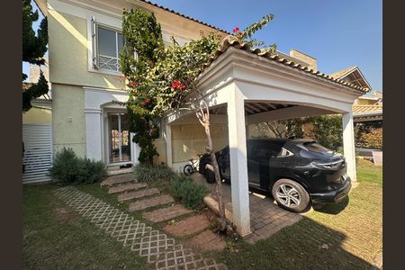 Casa de condomínio à venda com 240m², 4 quartos e 3 vagas