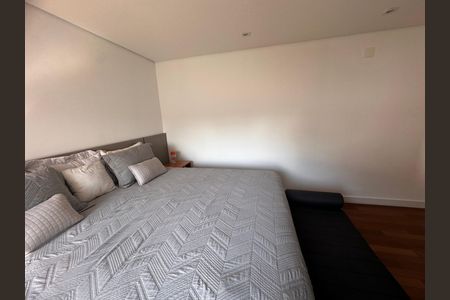 Casa de condomínio à venda com 240m², 4 quartos e 3 vagas Casa de condomínio à venda com 240m², 4 quartos e 3 vagasQuarto 4