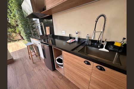 Casa de condomínio à venda com 240m², 4 quartos e 3 vagas Casa de condomínio à venda com 240m², 4 quartos e 3 vagasChurrasqueira