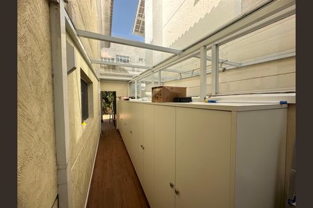 Casa de condomínio à venda com 240m², 4 quartos e 3 vagas