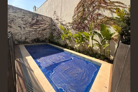 Casa de condomínio à venda com 240m², 4 quartos e 3 vagas Casa de condomínio à venda com 240m², 4 quartos e 3 vagasPiscina