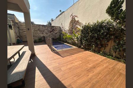 Casa de condomínio à venda com 240m², 4 quartos e 3 vagas Casa de condomínio à venda com 240m², 4 quartos e 3 vagasPiscina