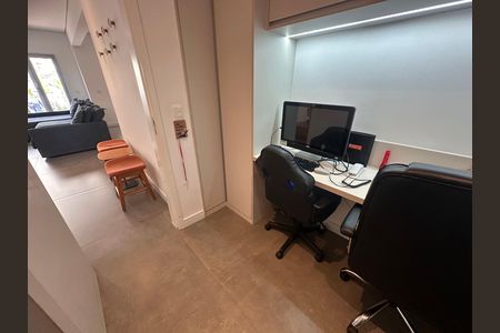 Casa de condomínio à venda com 240m², 4 quartos e 3 vagas Casa de condomínio à venda com 240m², 4 quartos e 3 vagasEscritório