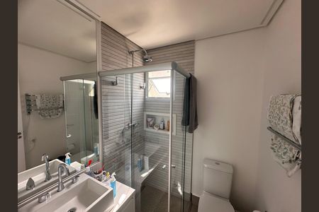 Casa de condomínio à venda com 240m², 4 quartos e 3 vagas Casa de condomínio à venda com 240m², 4 quartos e 3 vagasBanheiro social