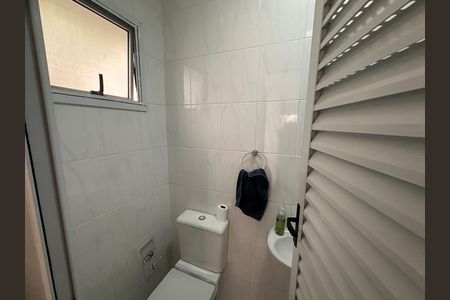 Casa de condomínio à venda com 240m², 4 quartos e 3 vagas Casa de condomínio à venda com 240m², 4 quartos e 3 vagasBanheiro de serviço
