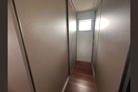 Casa de condomínio à venda com 240m², 4 quartos e 3 vagas Casa de condomínio à venda com 240m², 4 quartos e 3 vagasQuarto 4