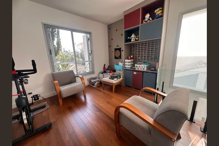 Casa de condomínio à venda com 240m², 4 quartos e 3 vagas Casa de condomínio à venda com 240m², 4 quartos e 3 vagasQuarto de brinquedo