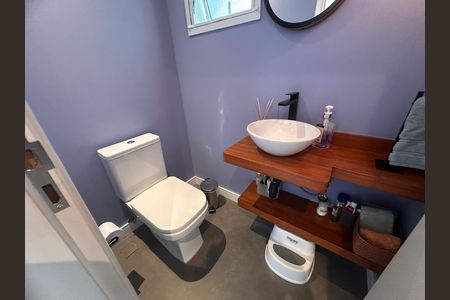 Casa de condomínio à venda com 240m², 4 quartos e 3 vagas Casa de condomínio à venda com 240m², 4 quartos e 3 vagasLavabo