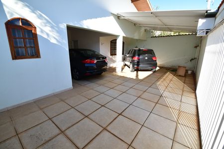 Garagem de casa à venda com 3 quartos, 200m² em Jardim Santa Genebra, Campinas
