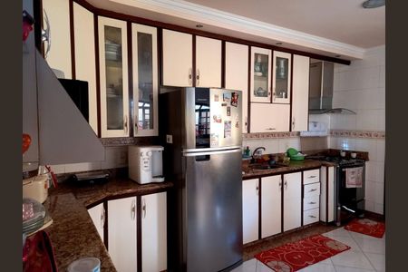 Casa para alugar com 230m², 4 quartos e 2 vagas
