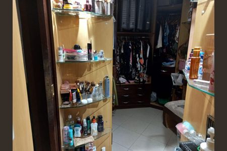 Casa para alugar com 230m², 4 quartos e 2 vagas Casa para alugar com 230m², 4 quartos e 2 vagasQuarto