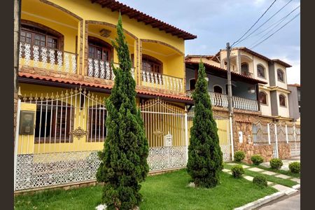 Casa para alugar com 230m², 4 quartos e 2 vagas