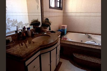 Casa para alugar com 230m², 4 quartos e 2 vagas Casa para alugar com 230m², 4 quartos e 2 vagasBanheiro