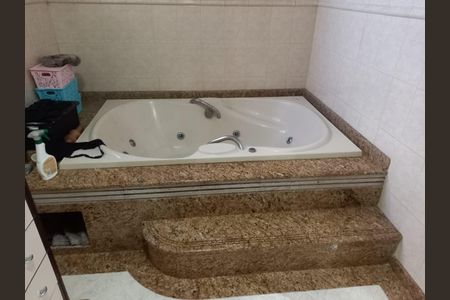 Casa para alugar com 230m², 4 quartos e 2 vagas Casa para alugar com 230m², 4 quartos e 2 vagasBanheiro