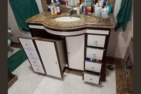 Casa para alugar com 230m², 4 quartos e 2 vagas Casa para alugar com 230m², 4 quartos e 2 vagasBanheiro