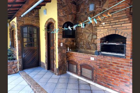 Casa para alugar com 230m², 4 quartos e 2 vagas