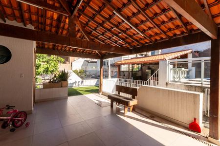 Casa para alugar com 350m², 5 quartos e 3 vagasÁrea externa
