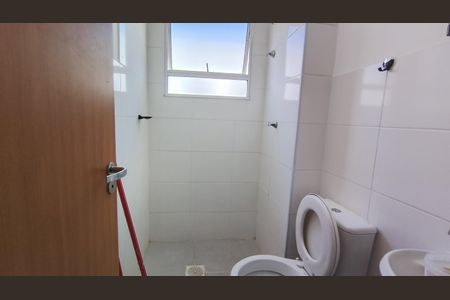 Banheiro  de apartamento para alugar com 2 quartos, 38m² em Chácara Estância Paulista, Suzano