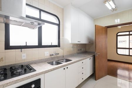 Apartamento para alugar com 238m², 3 quartos e 2 vagas