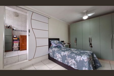 Casa à venda com 180m², 3 quartos e 3 vagas Casa à venda com 180m², 3 quartos e 3 vagasQuarto 1 suíte
