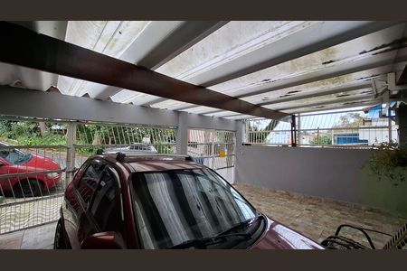 Casa à venda com 180m², 3 quartos e 3 vagas Casa à venda com 180m², 3 quartos e 3 vagasGaragem
