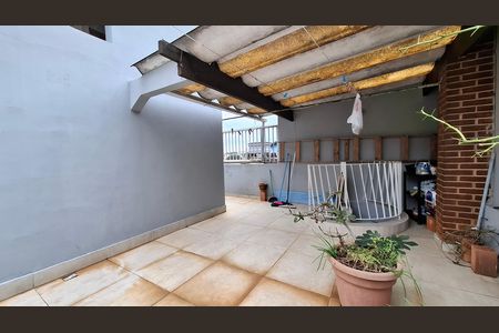 Casa à venda com 180m², 3 quartos e 3 vagas Casa à venda com 180m², 3 quartos e 3 vagasQuintal
