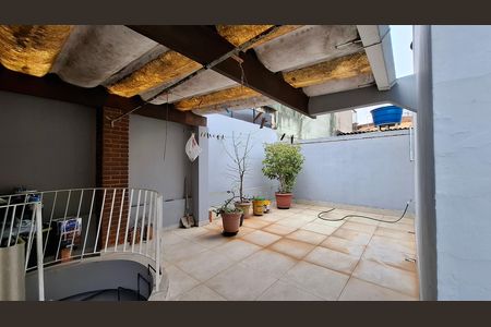 Casa à venda com 180m², 3 quartos e 3 vagas Casa à venda com 180m², 3 quartos e 3 vagasQuintal