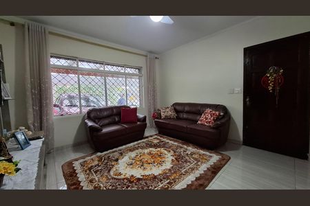 Casa à venda com 180m², 3 quartos e 3 vagas Casa à venda com 180m², 3 quartos e 3 vagasSala