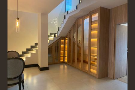 Casa à venda com 320m², 6 quartos e 2 vagas