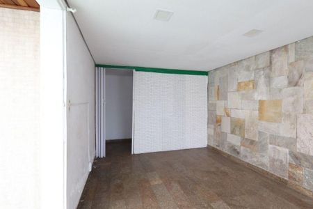 Casa à venda com 225m², 3 quartos e 5 vagas