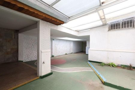Casa à venda com 225m², 3 quartos e 5 vagas