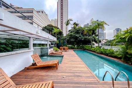Apartamento à venda com 187m², 4 quartos e 3 vagas Apartamento à venda com 187m², 4 quartos e 3 vagasÁrea comum - Piscina