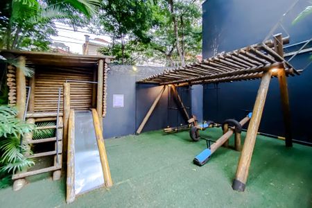 Apartamento à venda com 187m², 4 quartos e 3 vagas Apartamento à venda com 187m², 4 quartos e 3 vagasÁrea comum - Playground