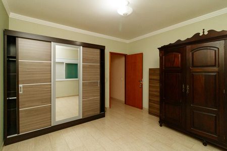 Casa para alugar com 200m², 3 quartos e 4 vagas Casa para alugar com 200m², 3 quartos e 4 vagasQuarto 2