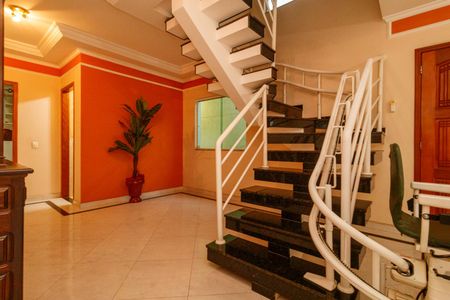 Casa para alugar com 200m², 3 quartos e 4 vagas Casa para alugar com 200m², 3 quartos e 4 vagasSala