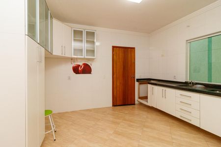 Casa para alugar com 200m², 3 quartos e 4 vagas Casa para alugar com 200m², 3 quartos e 4 vagasCozinha