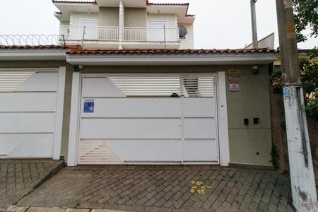 Casa para alugar com 200m², 3 quartos e 4 vagas Casa para alugar com 200m², 3 quartos e 4 vagasFachada