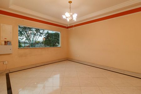 Casa para alugar com 200m², 3 quartos e 4 vagas Casa para alugar com 200m², 3 quartos e 4 vagasSala