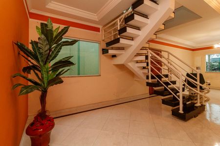 Casa para alugar com 200m², 3 quartos e 4 vagas Casa para alugar com 200m², 3 quartos e 4 vagasSala