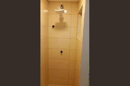 Banheiro de kitnet/studio para alugar com 1 quarto, 40m² em Caminho Novo, Palhoça