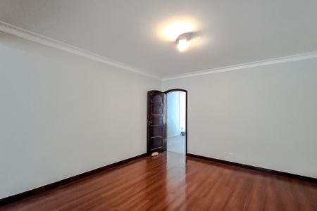 Casa para alugar com 250m², 3 quartos e 2 vagas Casa para alugar com 250m², 3 quartos e 2 vagasSala