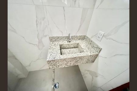 Apartamento à venda com 40m², 2 quartos e sem vaga Apartamento à venda com 40m², 2 quartos e sem vagaBanheiro