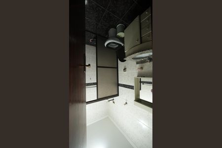 Casa à venda com 300m², 5 quartos e 4 vagasBanheiro Social